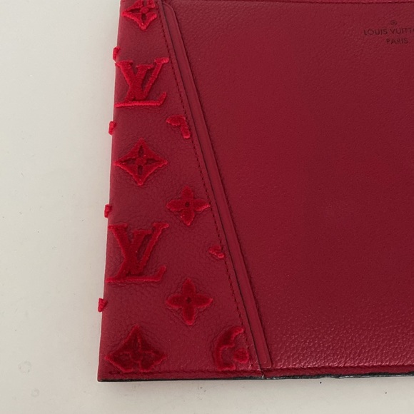 Red coloured Louis Vuitton Pochette/Wristlet with silver zipper. - Picture 3 of 8